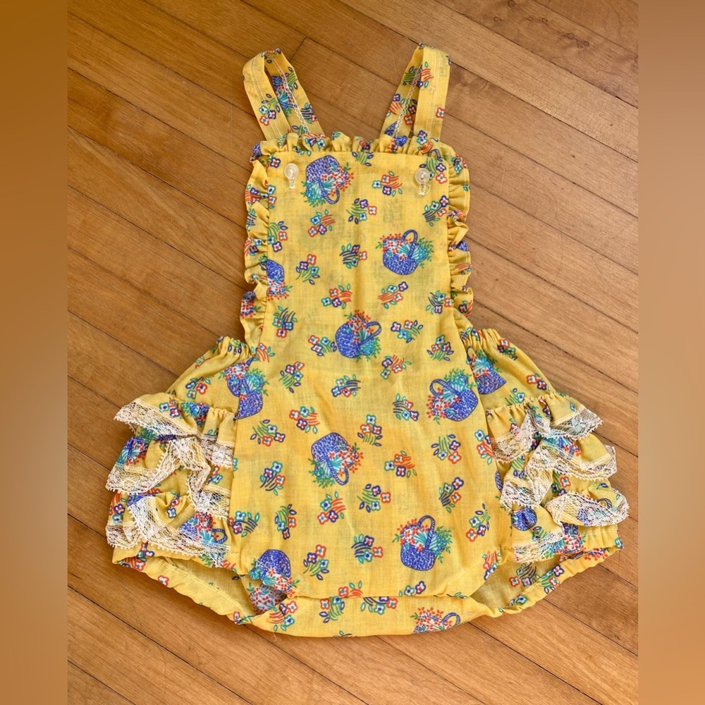 Vintage RUFFLE BUTT BABY ROMPER Sun suit 1970s 12-18 Months Lacy Yellow Sears